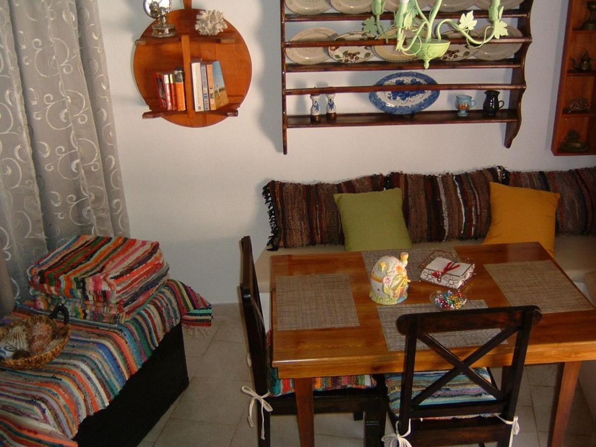 Yiayia'S Home Chalki Town Luaran gambar