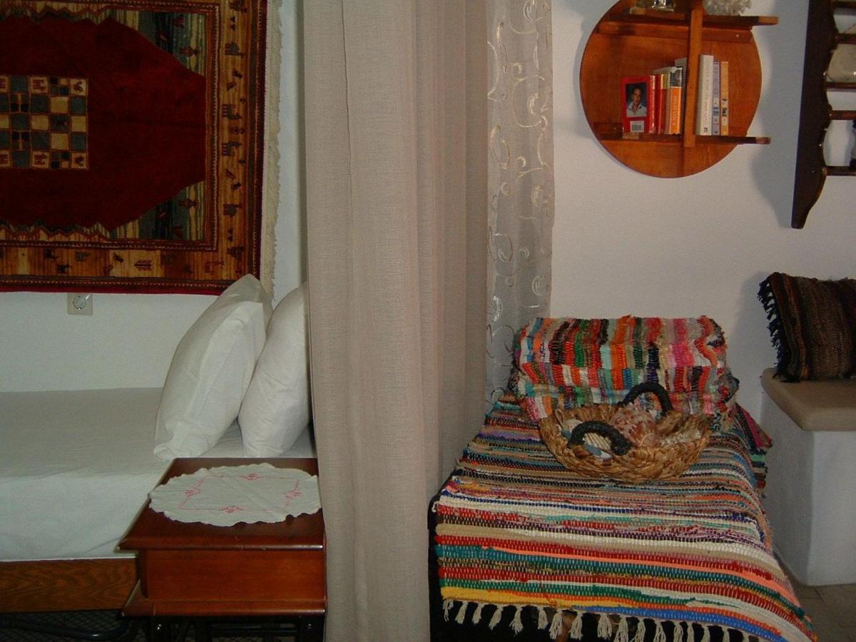 Yiayia'S Home Chalki Town Luaran gambar