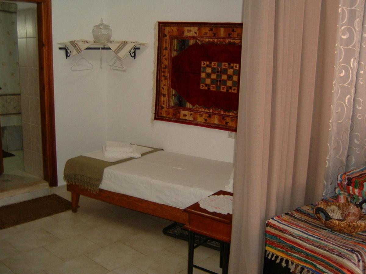 Yiayia'S Home Chalki Town Luaran gambar