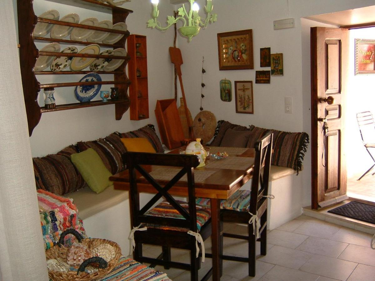 Yiayia'S Home Chalki Town Luaran gambar