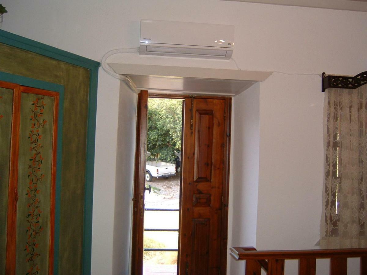 Yiayia'S Home Chalki Town Luaran gambar