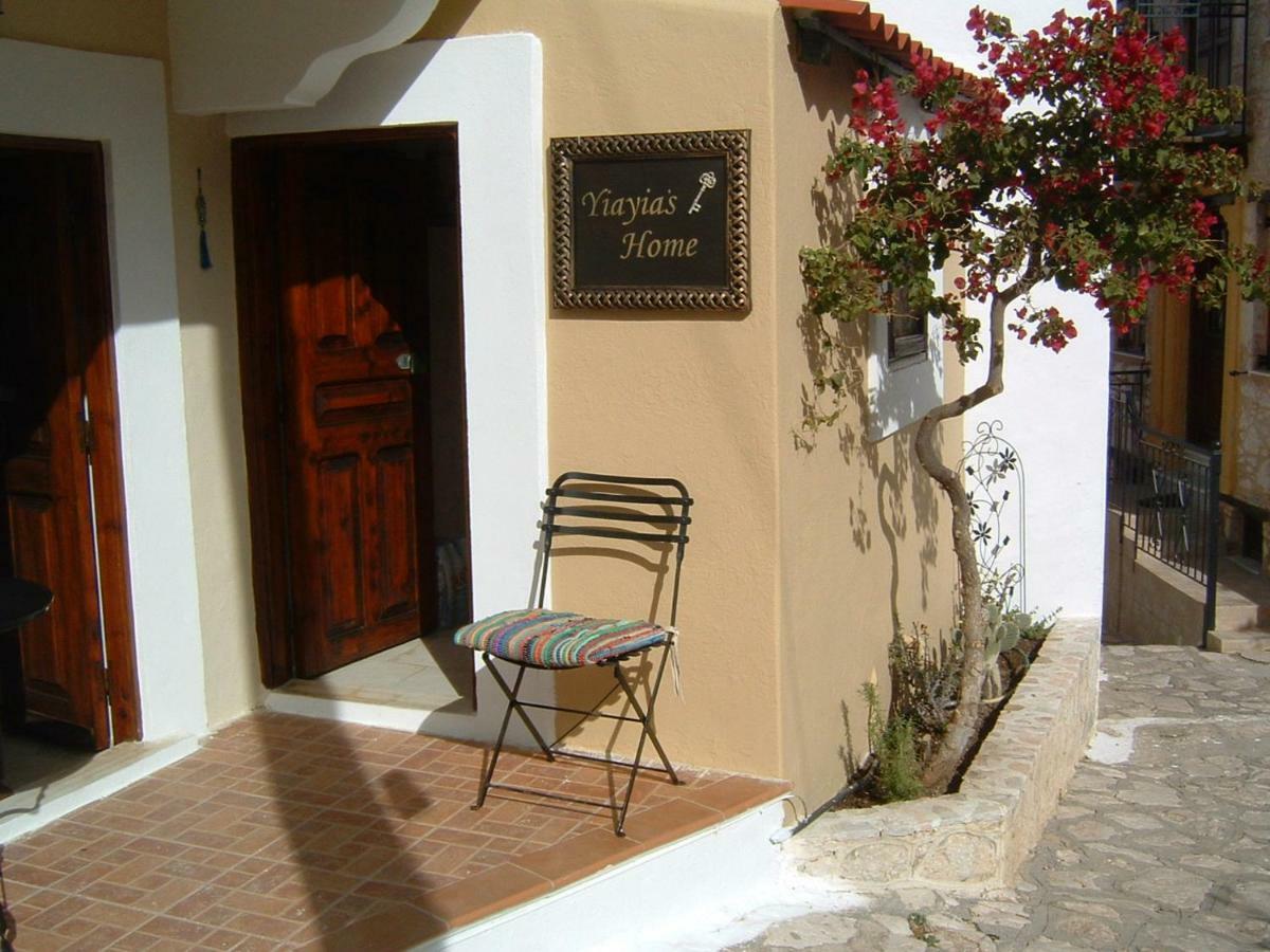 Yiayia'S Home Chalki Town Luaran gambar